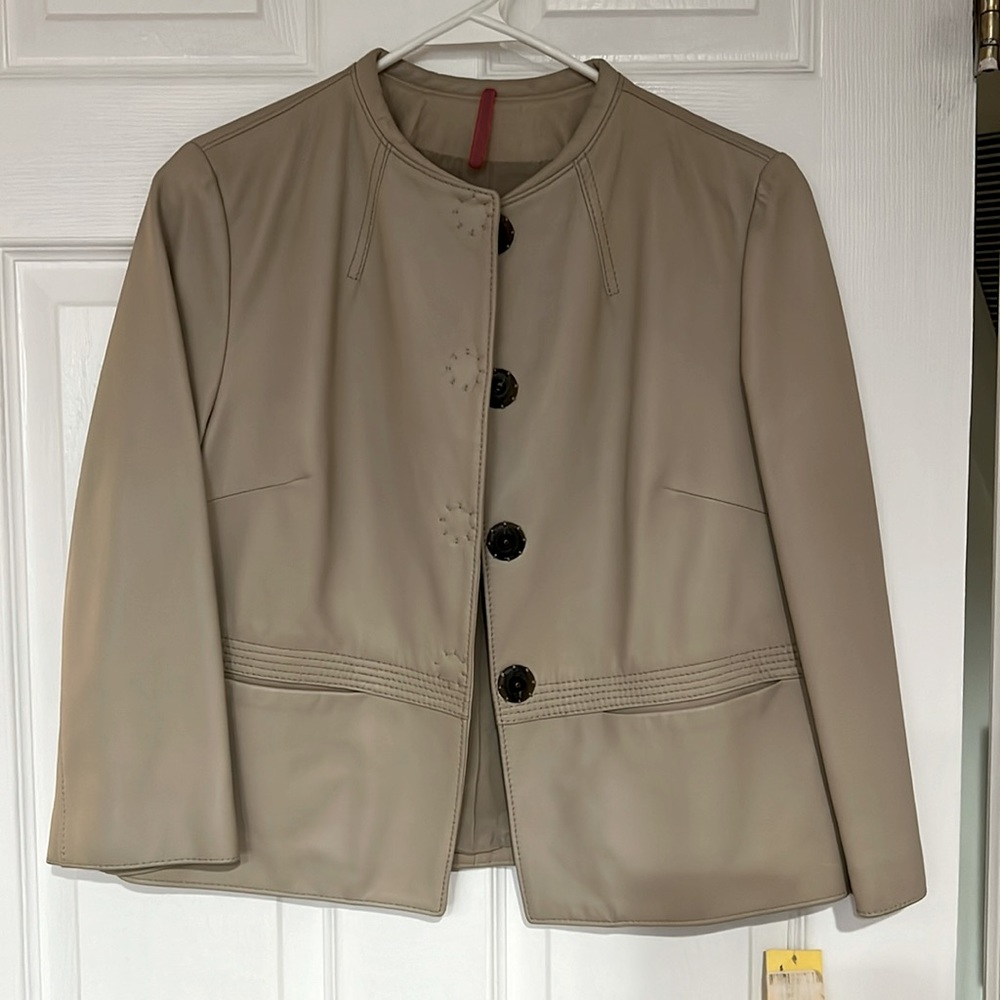 Cream leather jacket. NWT. Italian size 40